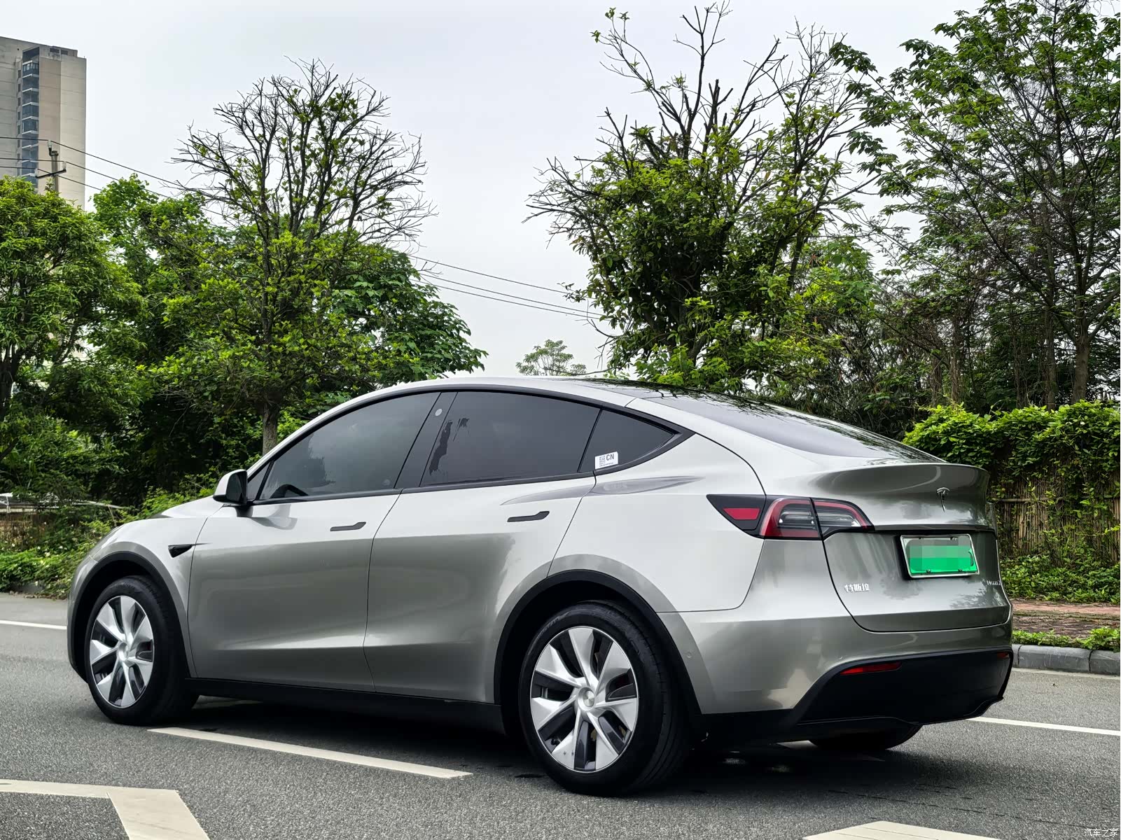 Tesla Model Y, 2023 4