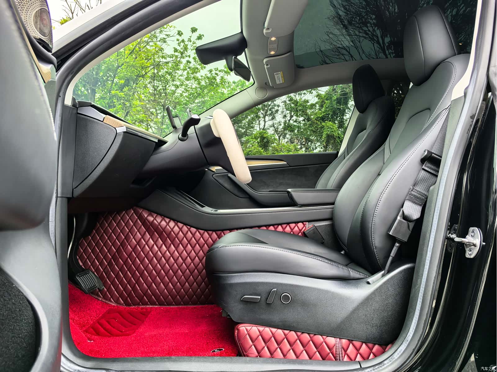 Tesla Model Y, 2023 7