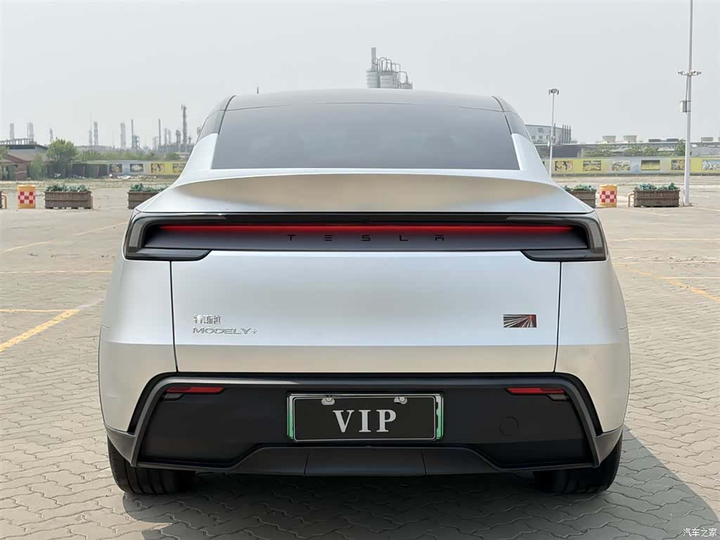Tesla Model Y, 2025 8