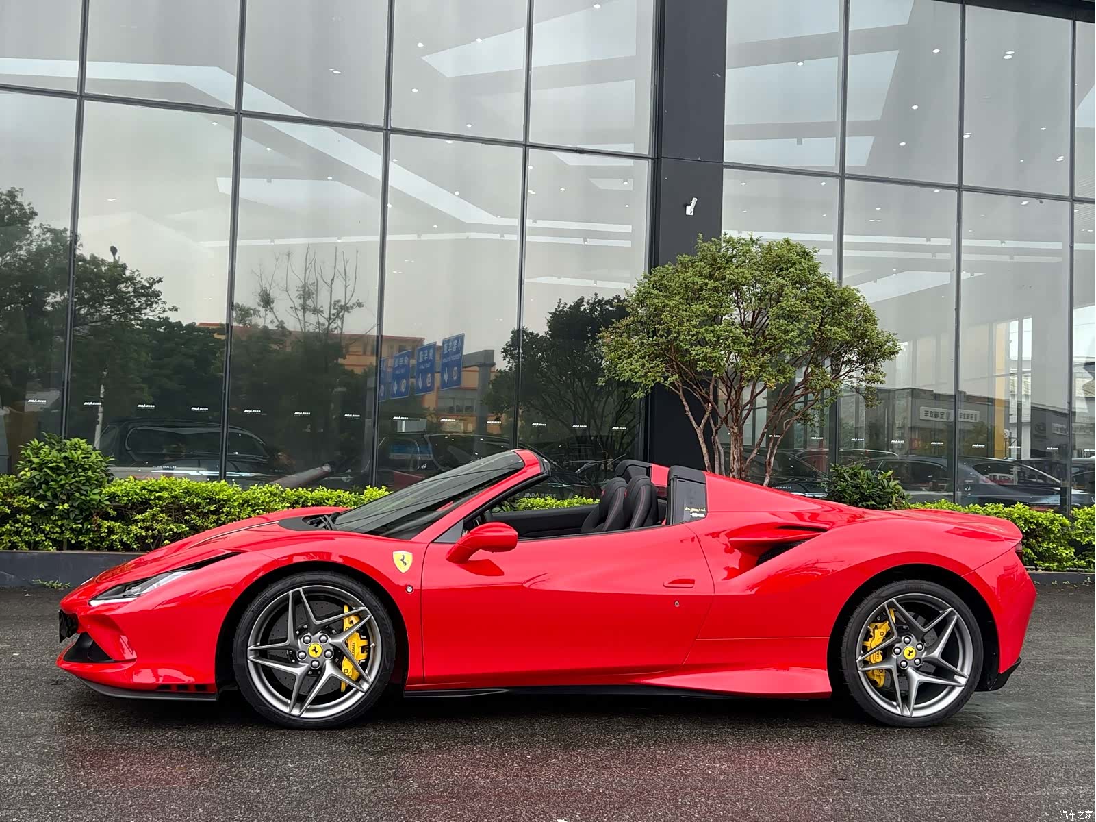 Ferrari F8, 2023 4