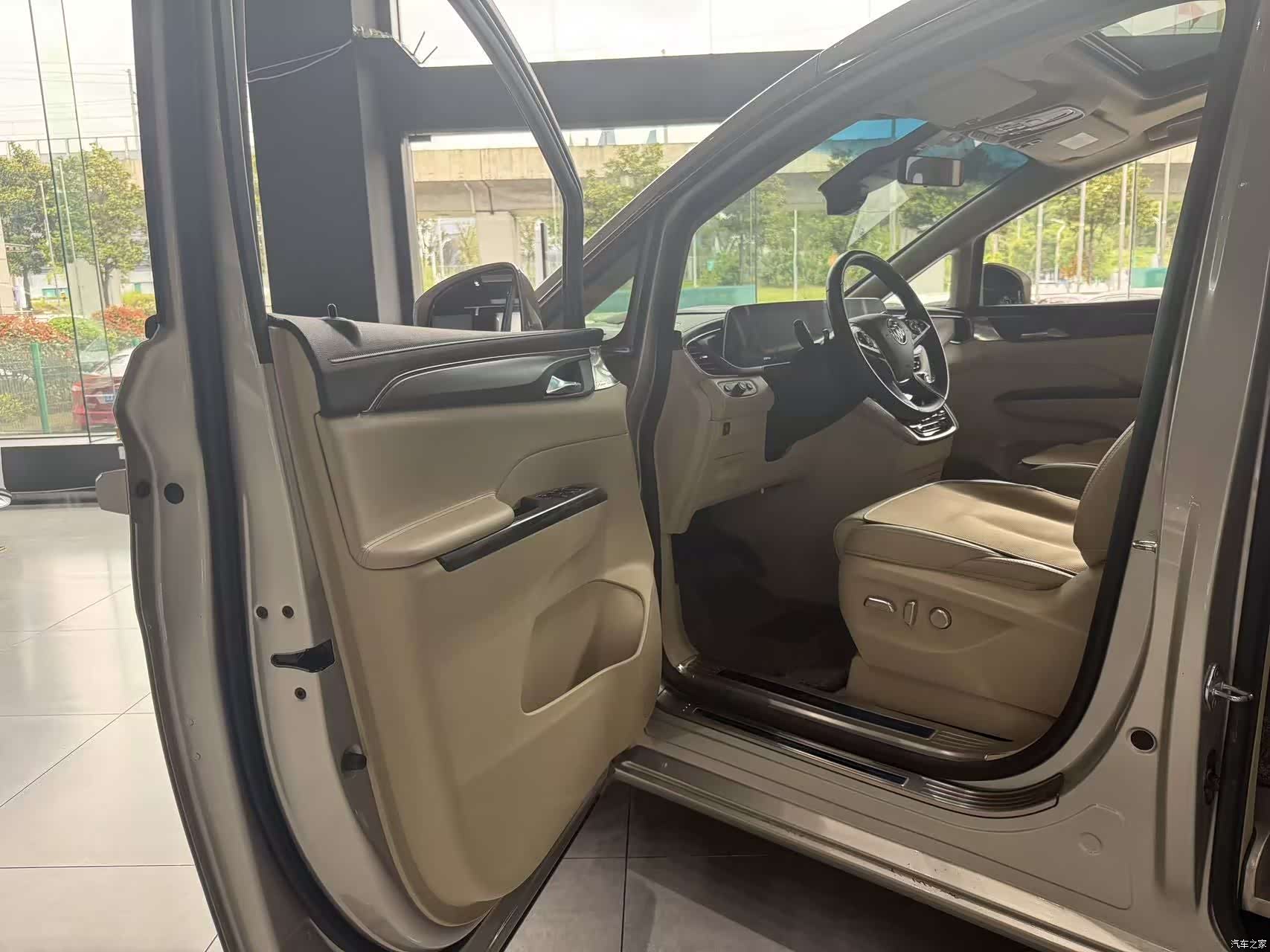 Buick GL8, 2022 8