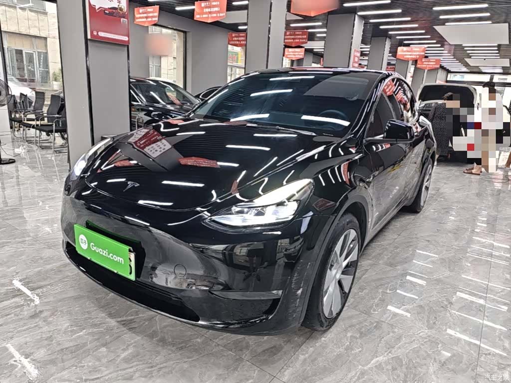 Tesla Model Y, 2023 1