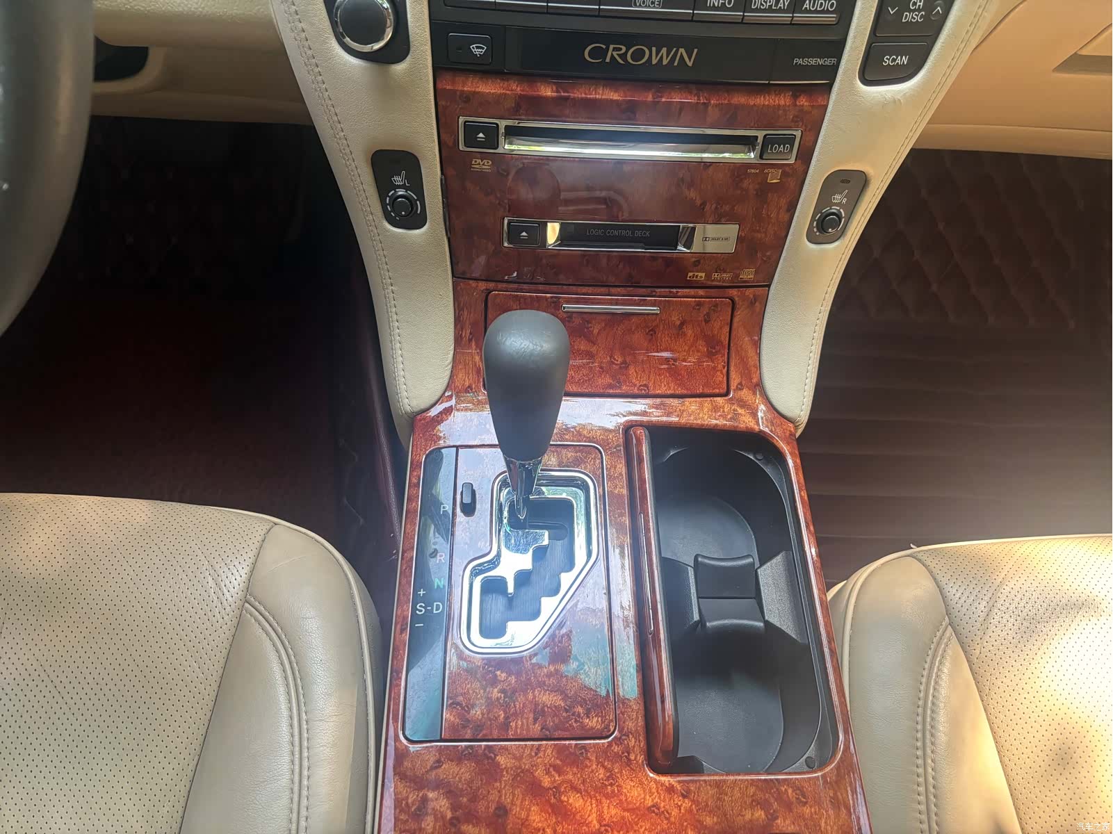 Toyota Crown, 2007 9