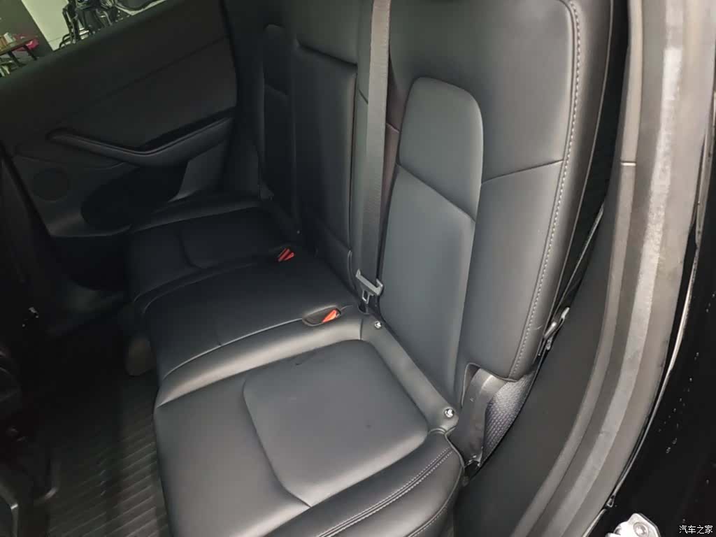 Tesla Model Y, 2023 17