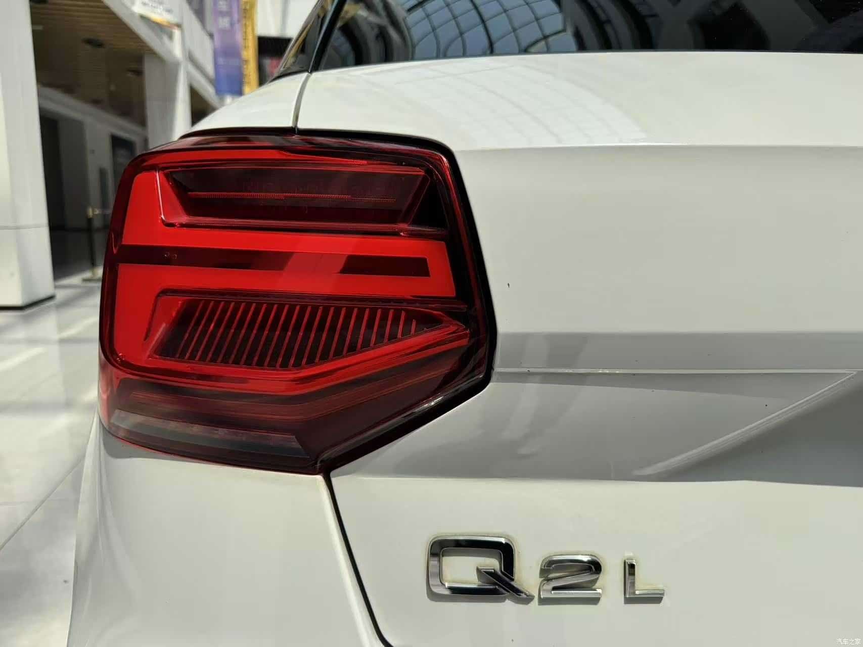 Audi Q2L, 2020 9