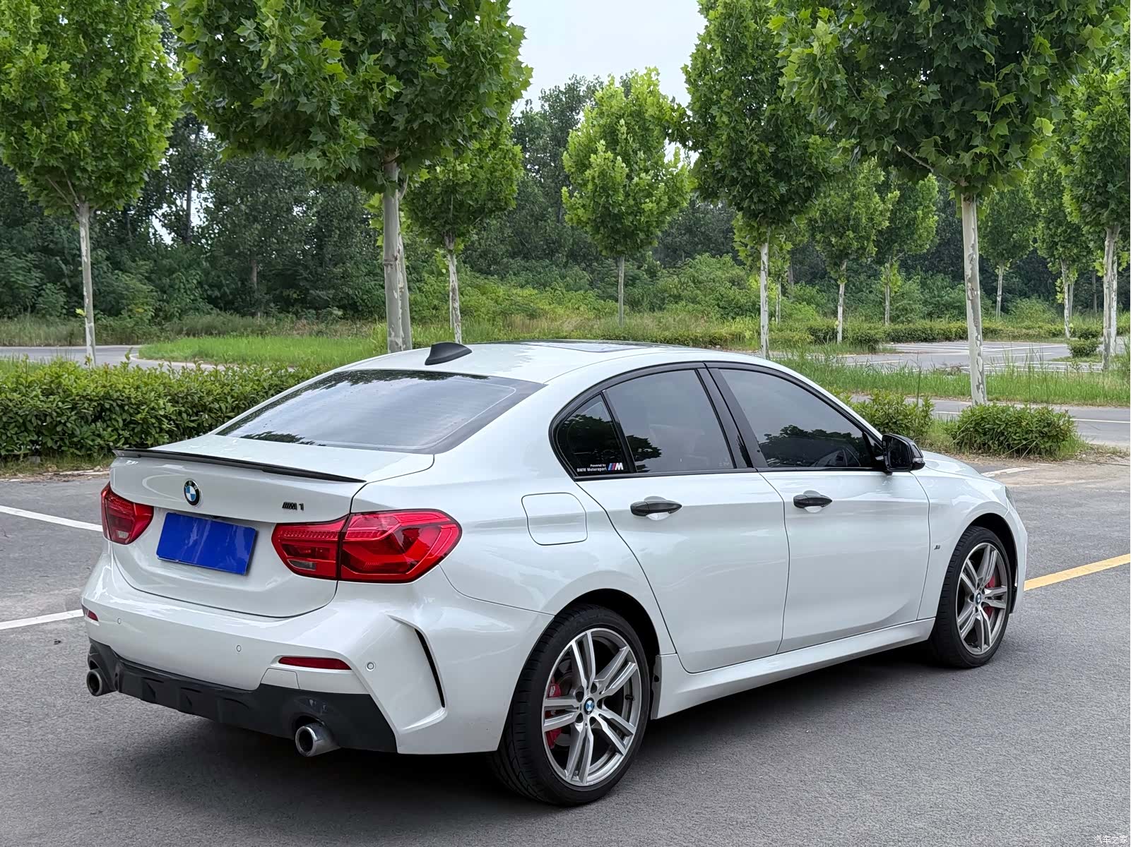 BMW 1 Series, 2019 все фото
