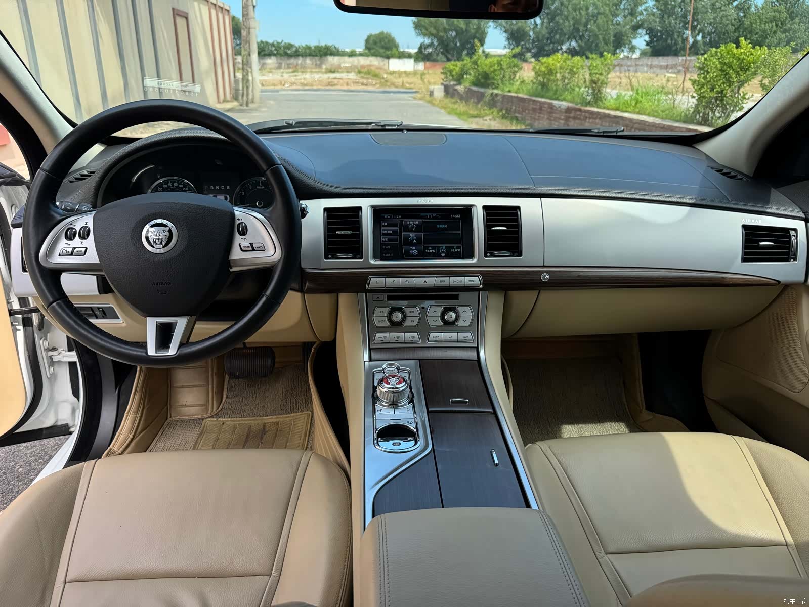 Jaguar XF, 2013 9