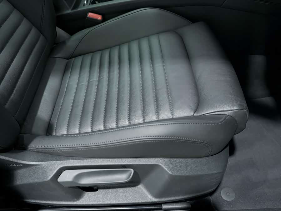 Volkswagen Passat 2017, фото 14