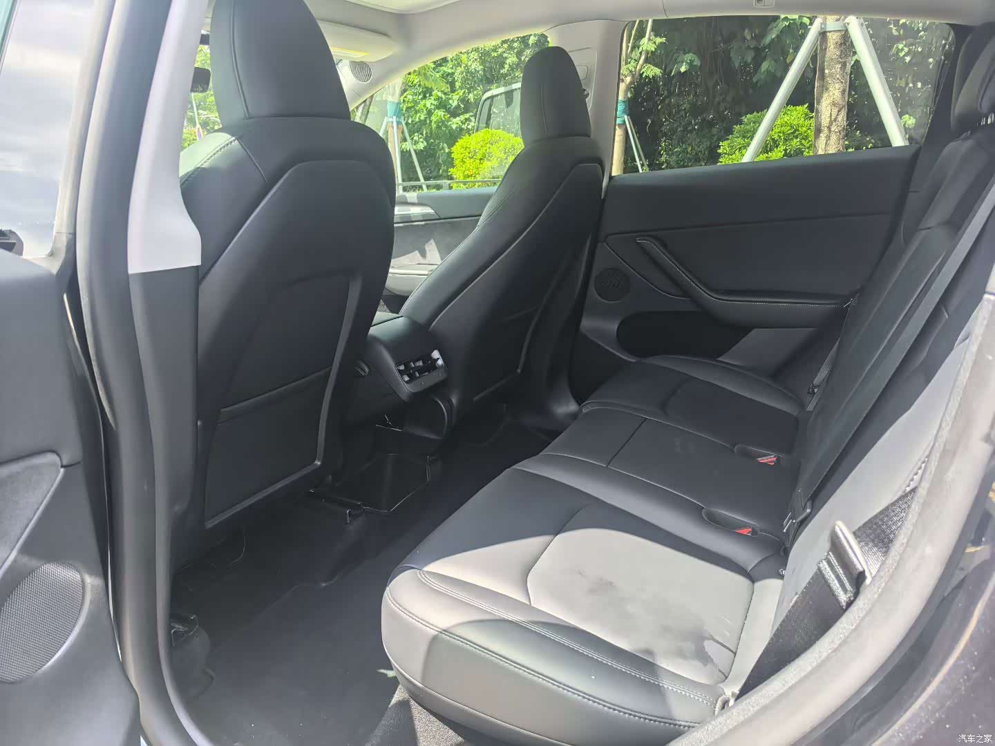 Tesla Model Y, 2024 все фото