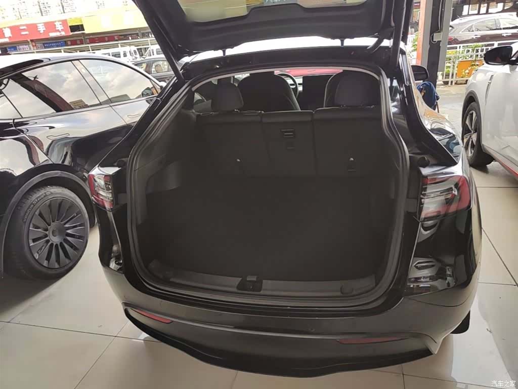 Tesla Model Y, 2022 19