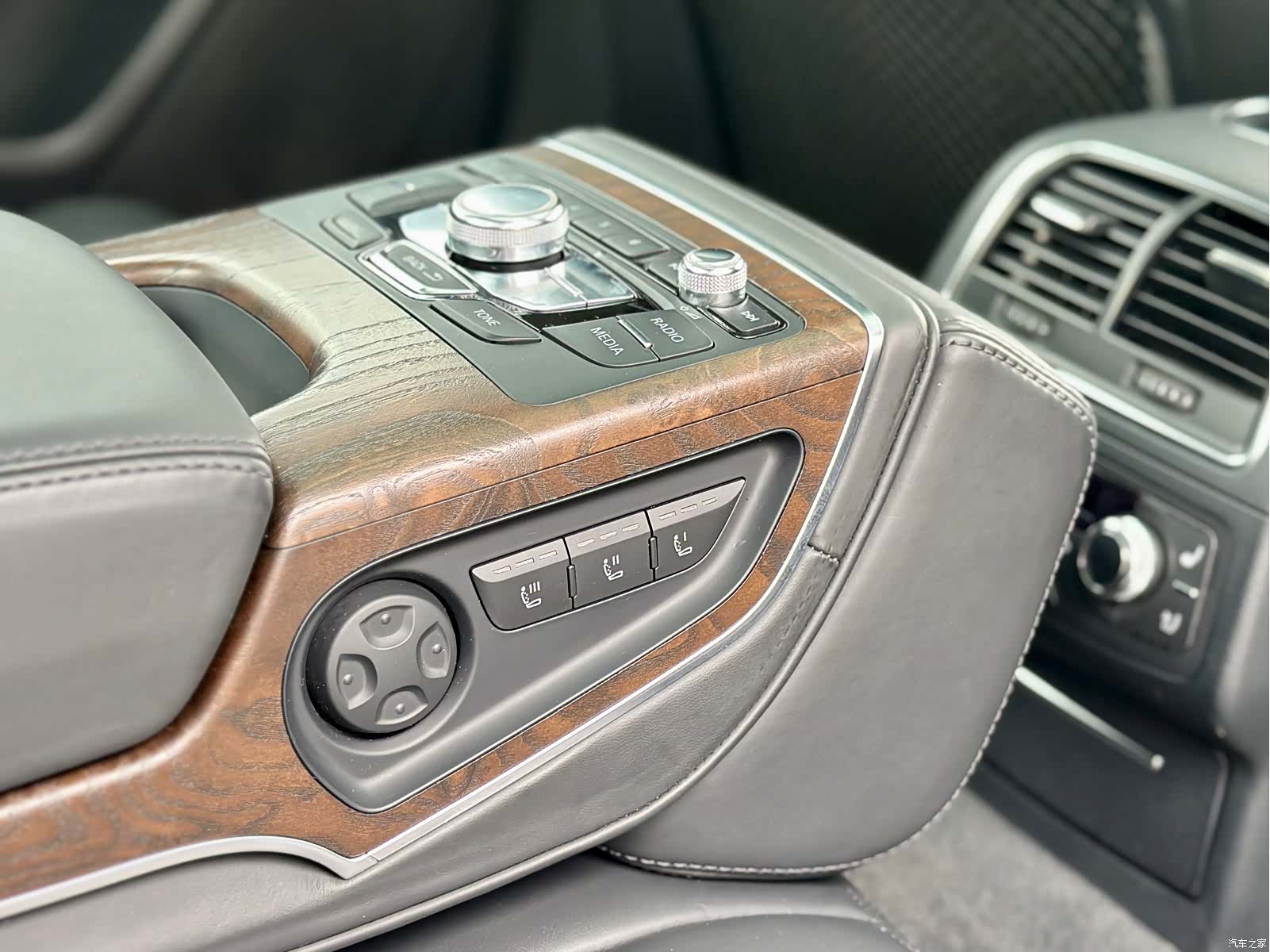 Audi A6L, 2012 40