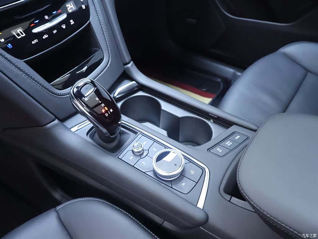 Cadillac XT6, 2025 12