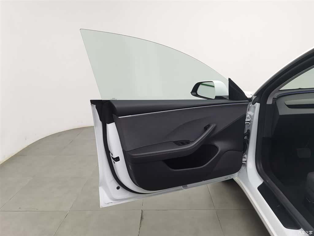 Tesla Model 3, 2025 8