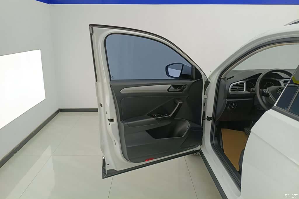 Volkswagen T-ROC, 2023 7