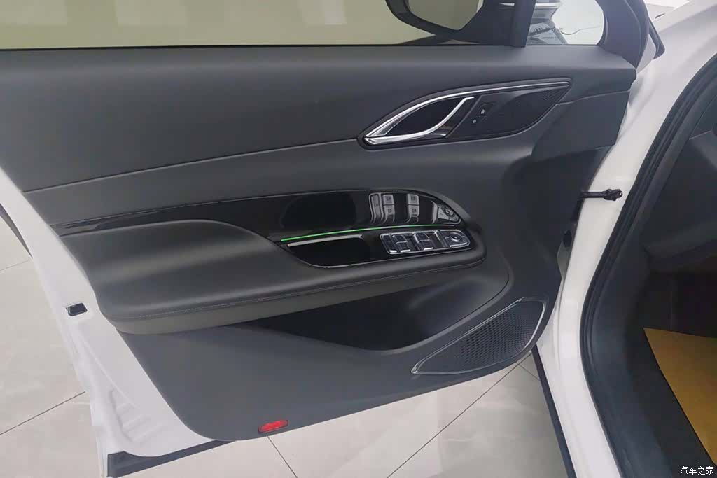Hongqi HS3, 2024 7