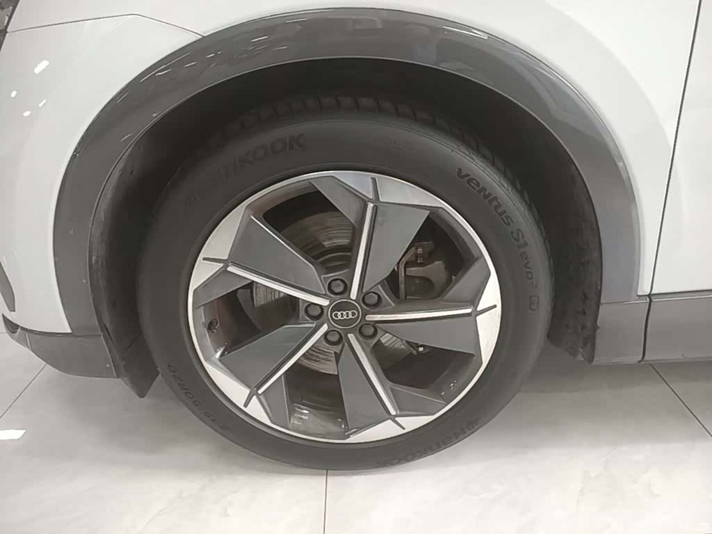 Audi Q5 e-tron, 2022 24
