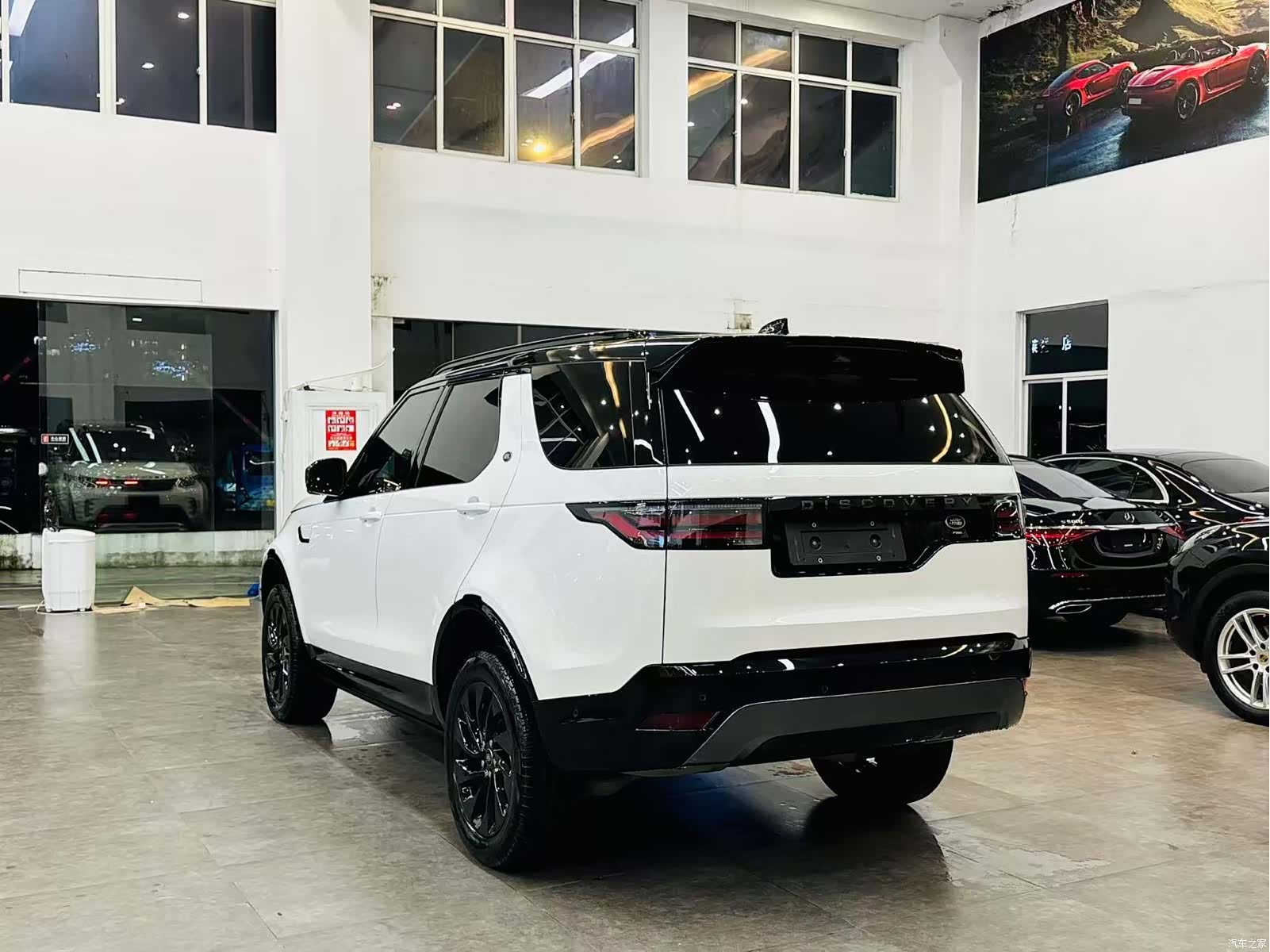 Land Rover Discovery, 2023 4