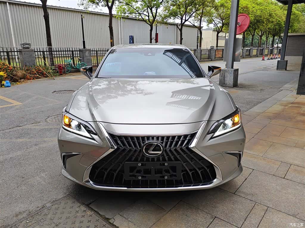 Lexus ES, 2023 3