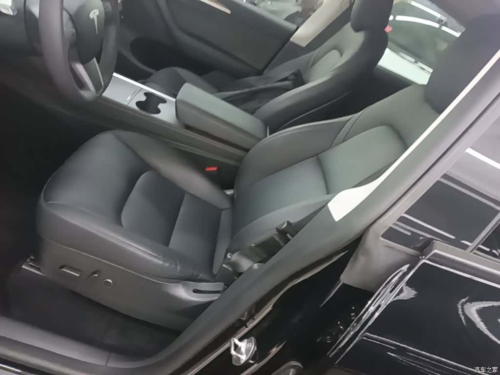 Tesla Model Y, 2023 15