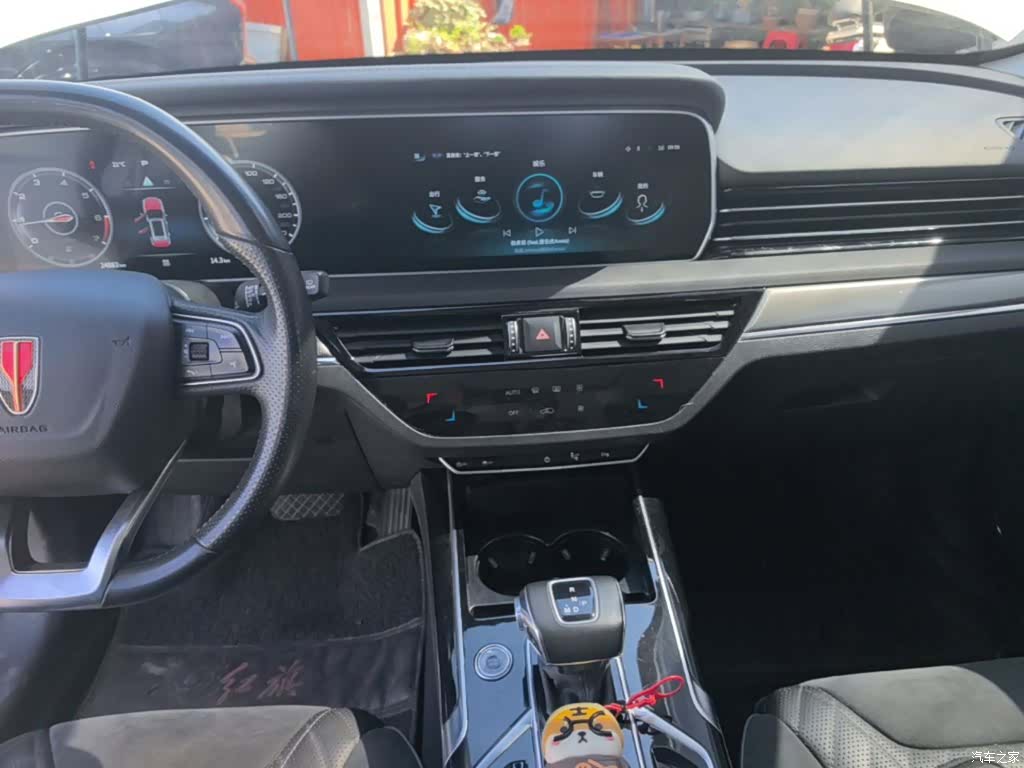 Hongqi HS5, 2022 9