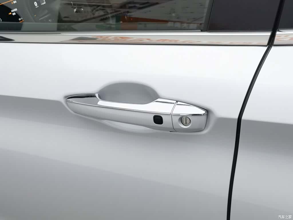 Mitsubishi Outlander, 2023 18