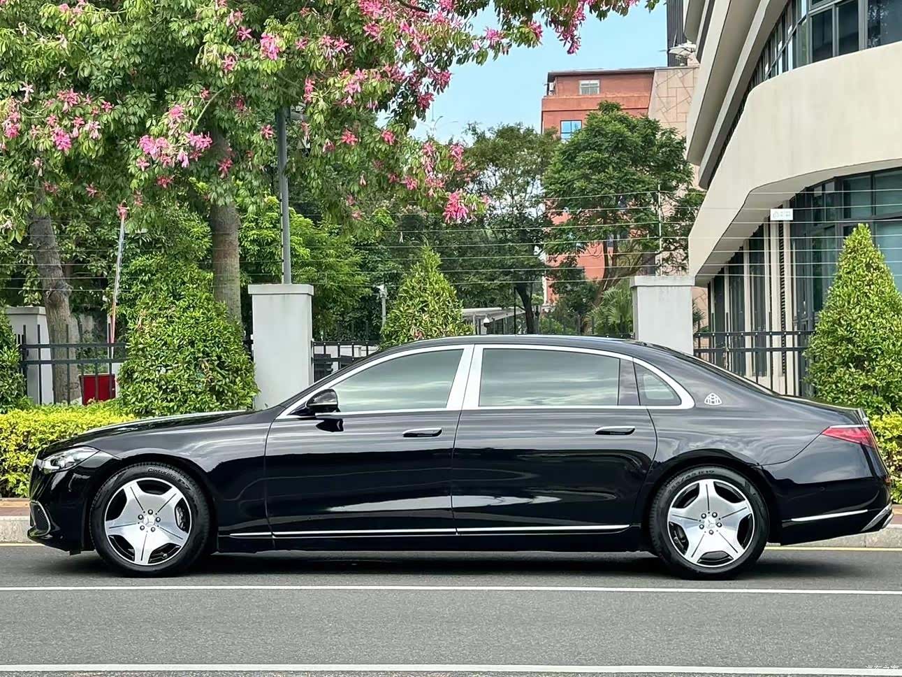Maybach S-Class, 2023 3