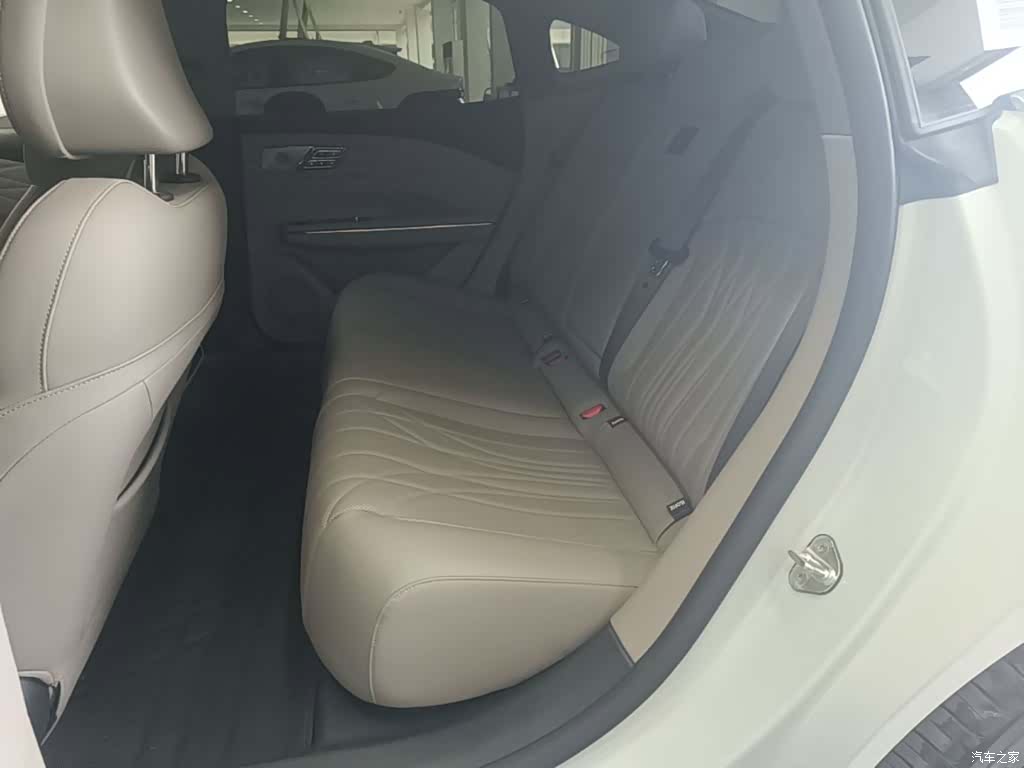 Geely 8, 2025 17