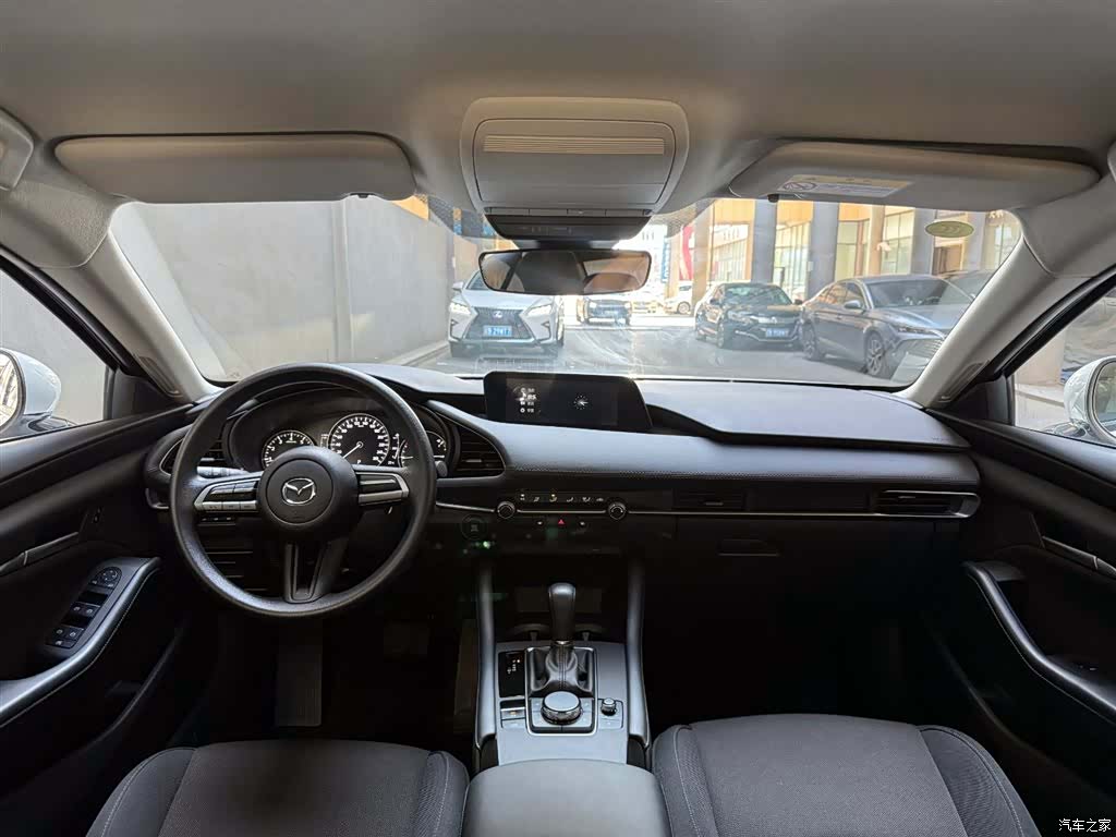 Mazda Mazda3, 2025 11