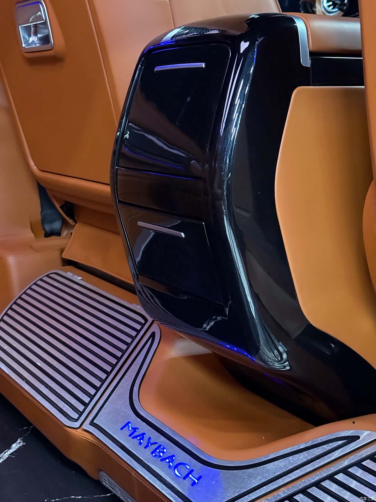 Mercedes-Benz 7, 2023 9