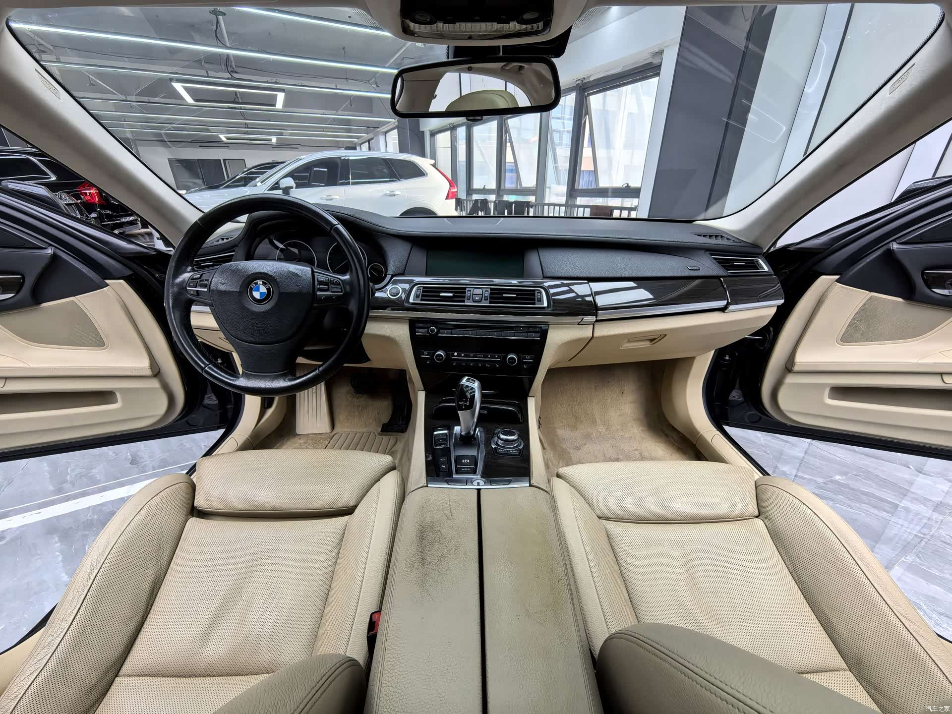 BMW 7 Series, 2011 11