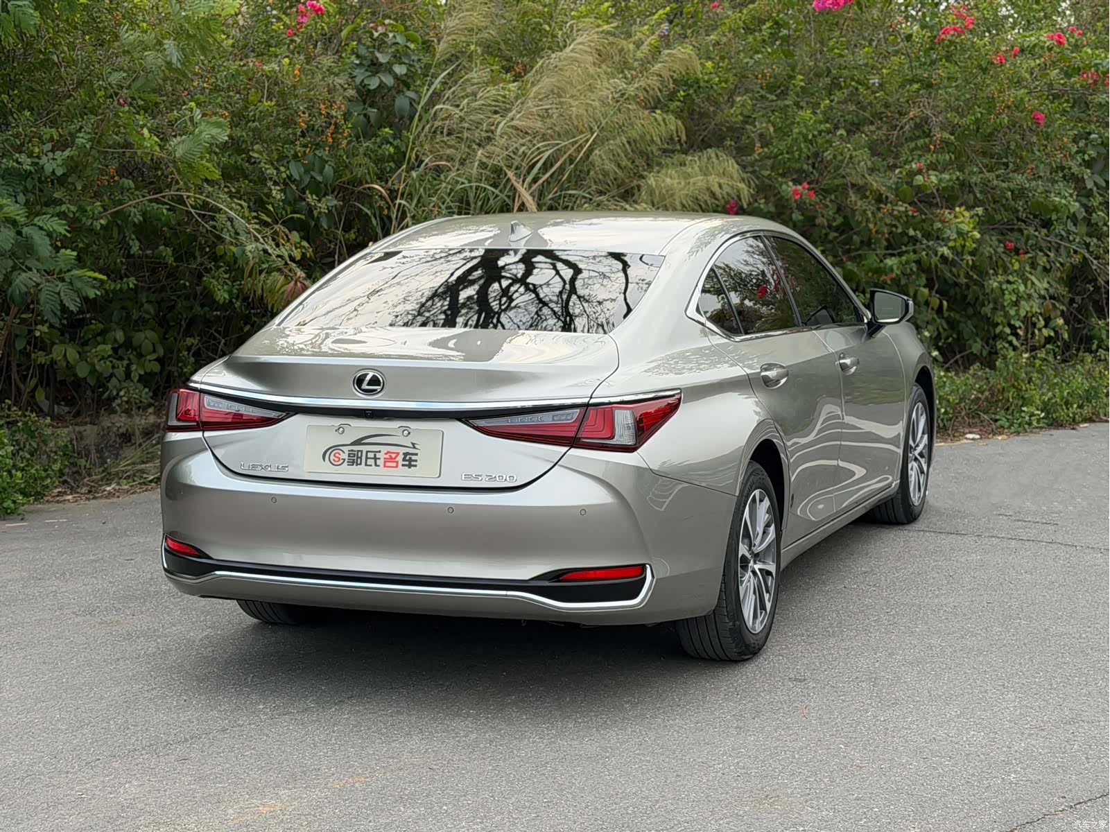 Lexus ES, 2022 4