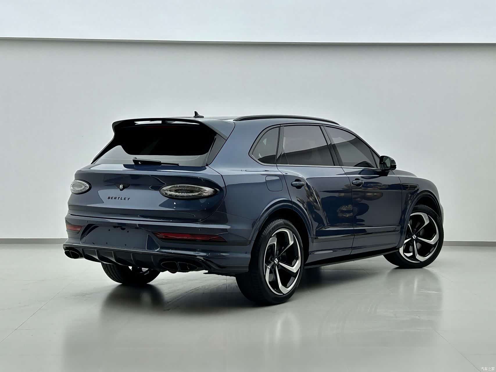 Bentley Bentayga, 2023 3