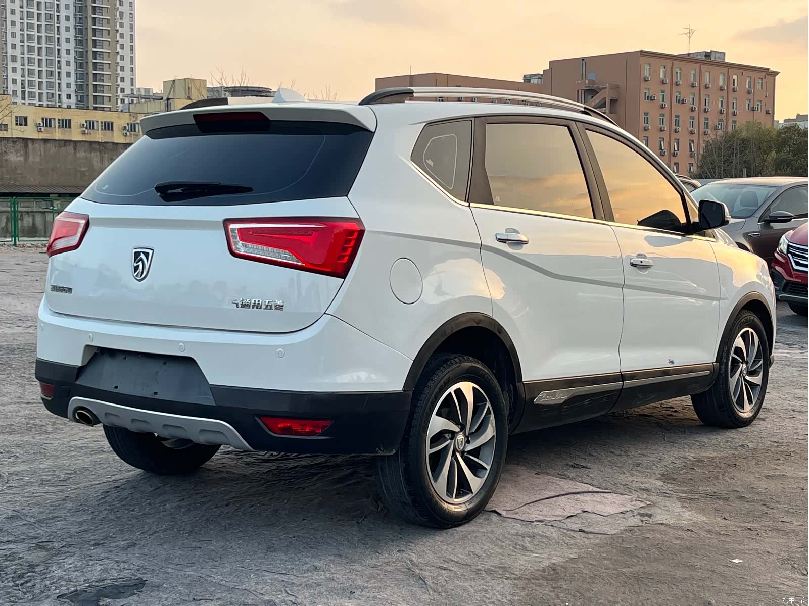 Wuling 560, 2016 все фото