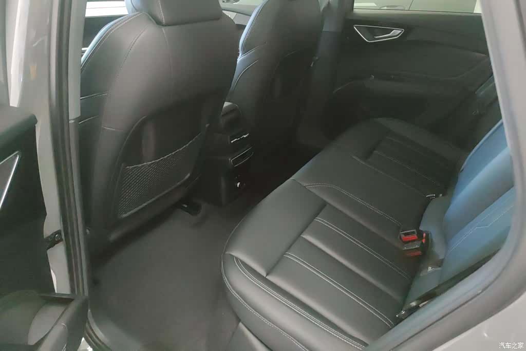 Audi Q4 e-tron, 2024 11