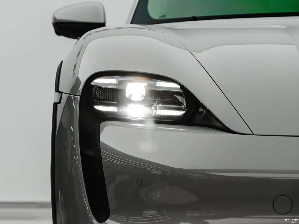 Porsche Taycan, 2023 9