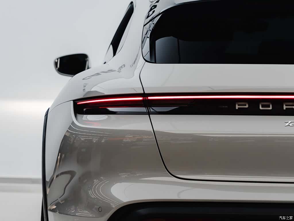 Porsche Taycan, 2023 10