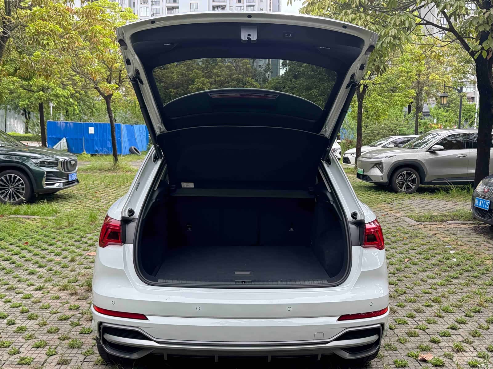 Audi Q3, 2023 13