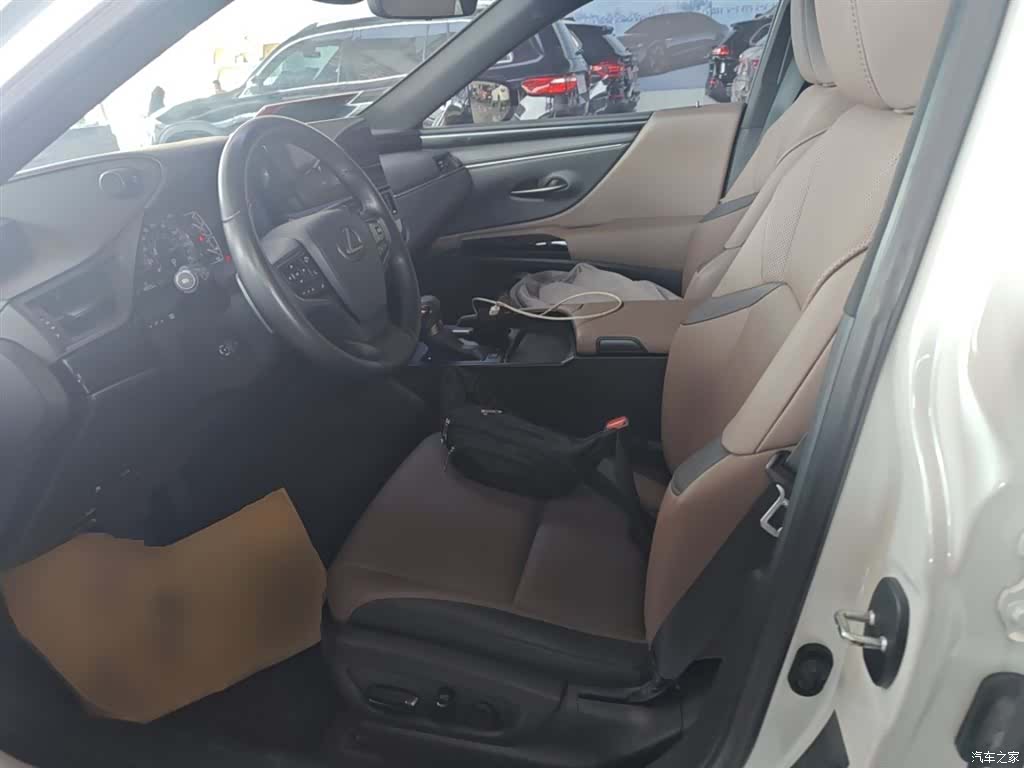 Lexus ES, 2023 11
