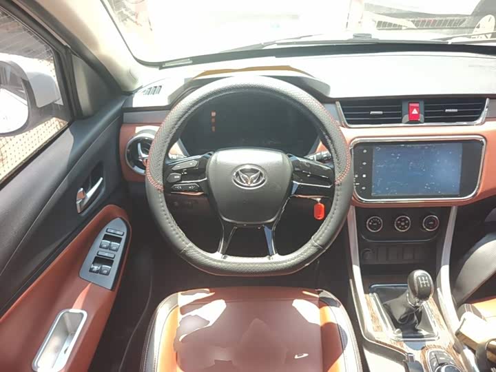 BAIC Huansu S3 2016 S3 L 1.5L МКПП zun xiang xing