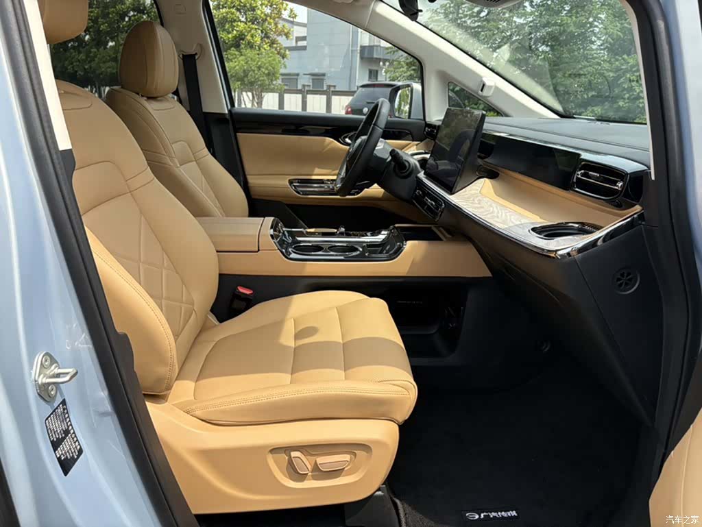 Trumpchi E8, 2024 17