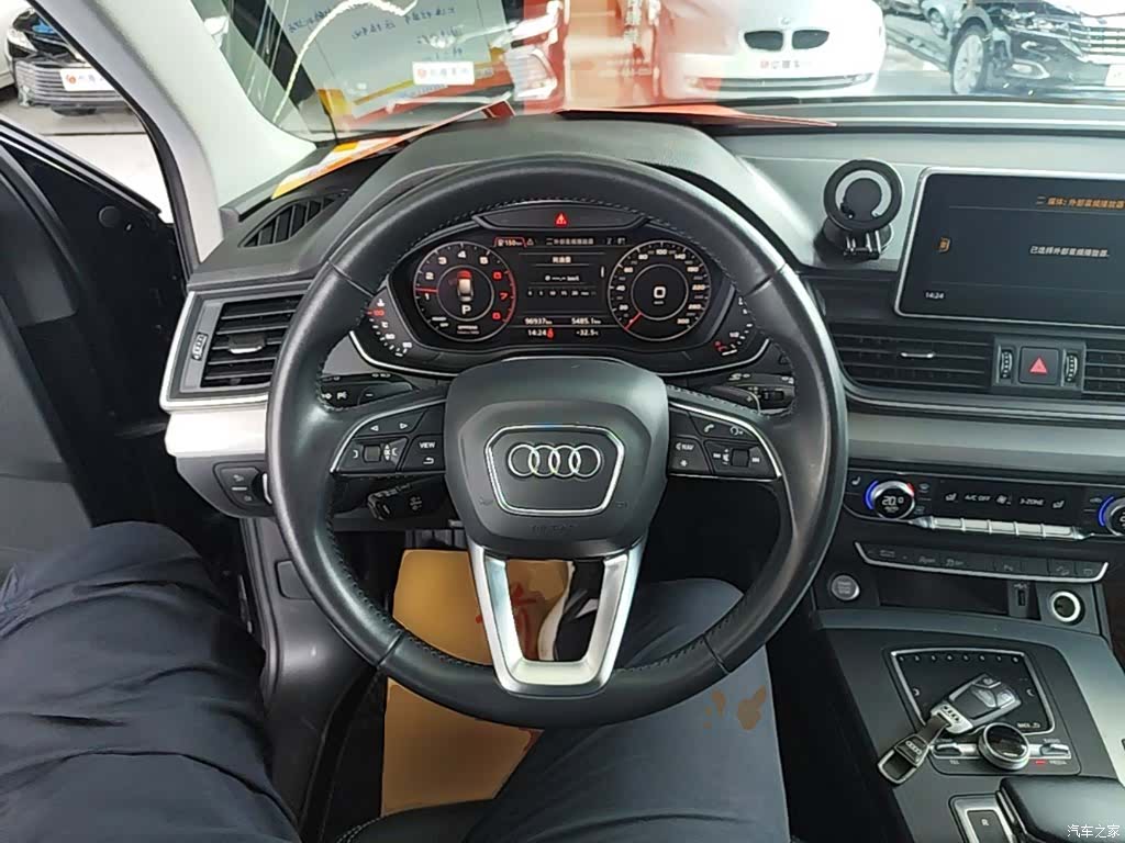 Audi Q5L, 2020 11