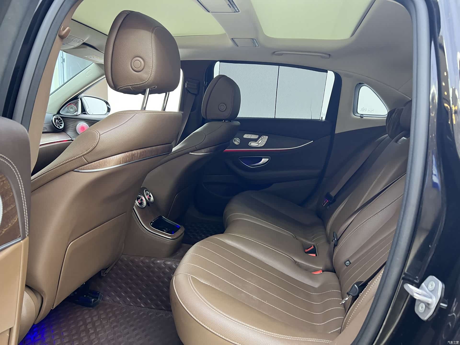 Mercedes-Benz E-Class, 2023 14