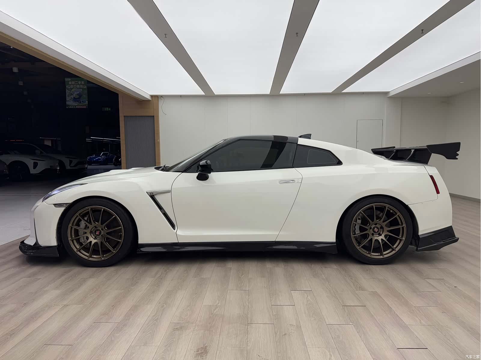 Nissan GT-R, 2010 7