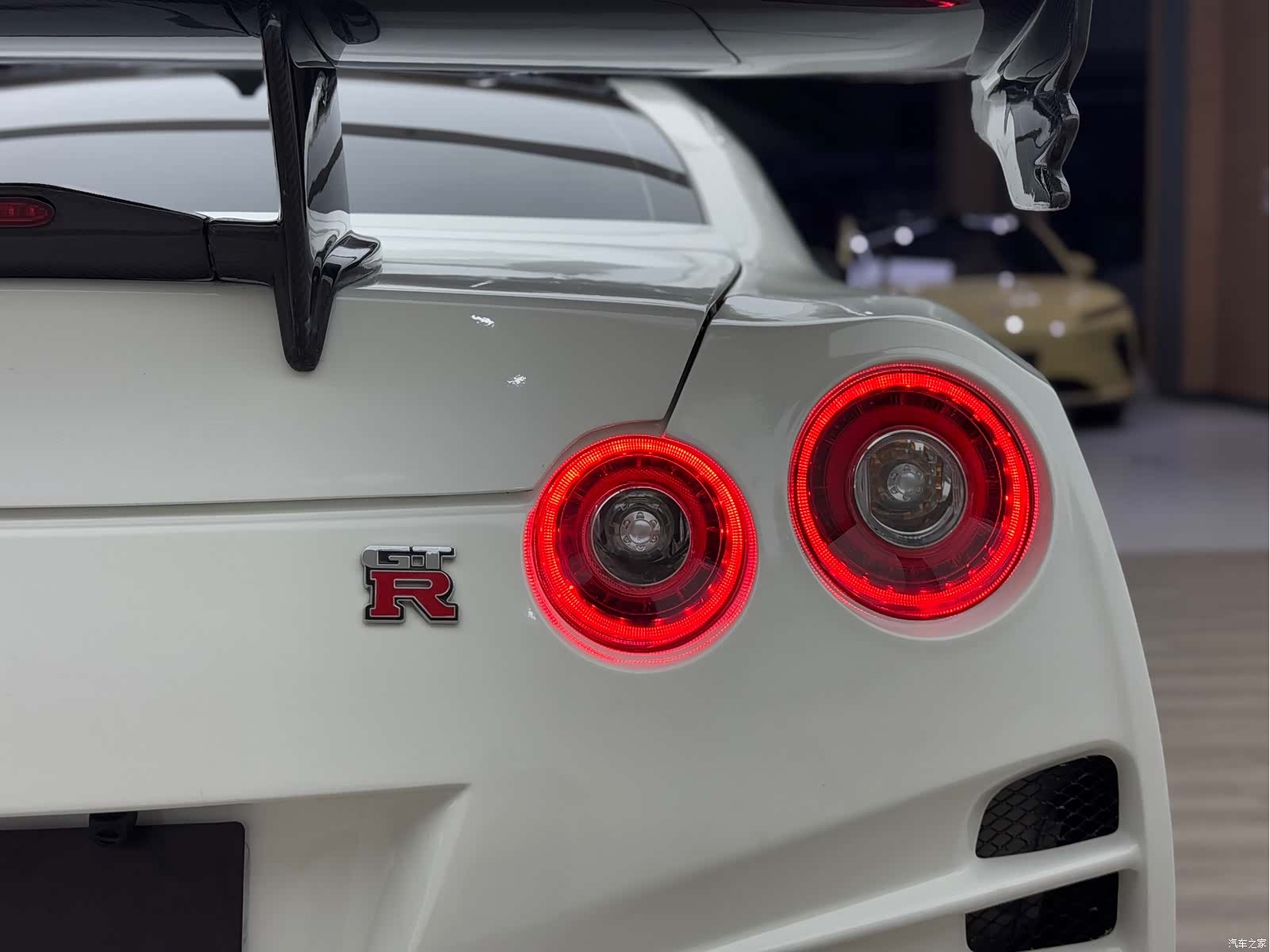 Nissan GT-R, 2010 11