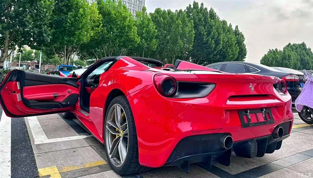 Ferrari 488, 2018 7