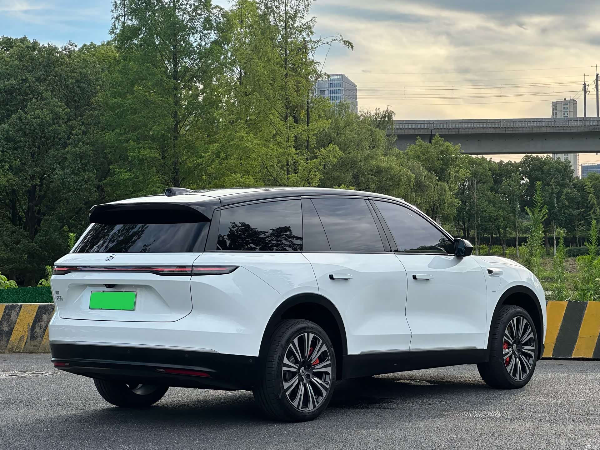 NIO ES8, 2023 7