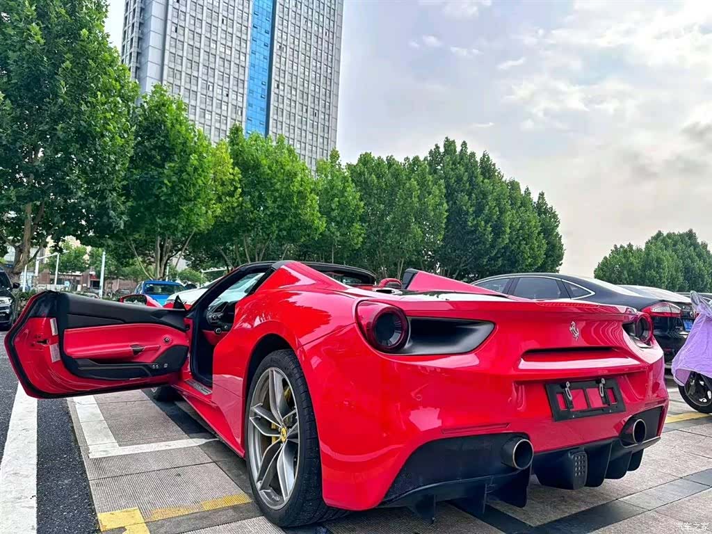 Ferrari 488, 2018 8