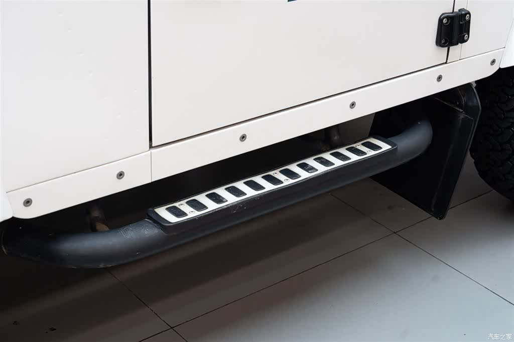 Land Rover Defender, 2010 19