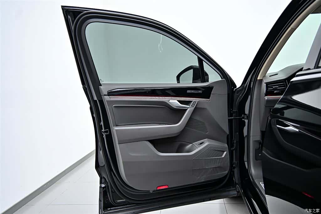 Volkswagen Touareg, 2023 20