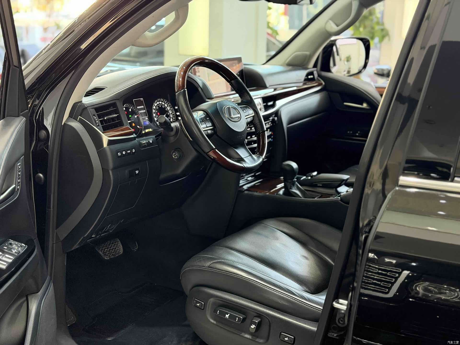 Lexus LX, 2017 4